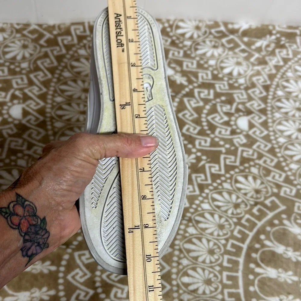 Nike White Athletic Shoes Classic Design - Picture 11 of 15